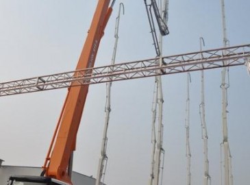 中联重科80米碳纤维臂架泵车下线 刷新世界纪录