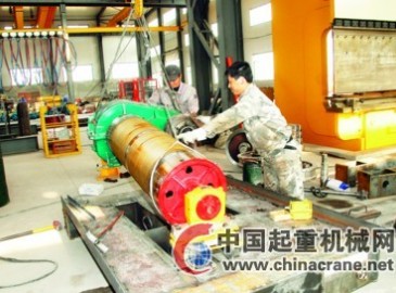 辽宁清河区工业园区防爆起重公司车间正紧张施工