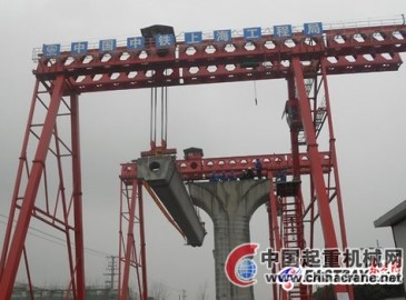 龍門吊上陣 上海地鐵11號線架梁工程開始