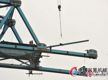 泛亞鐵路玉蒙線98米高曲江鋼梁大橋吊裝施工