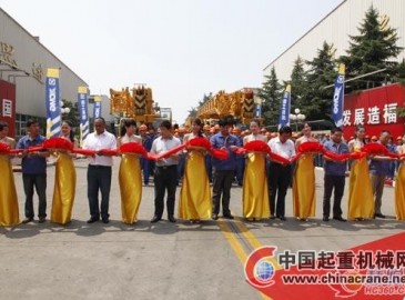 徐工集團(tuán)22輛汽車起重機(jī)交付山東萊蕪客戶