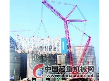 神華集團黃驊港三期：1600噸履帶吊創國內單車整體吊裝最重鋼構件紀錄
