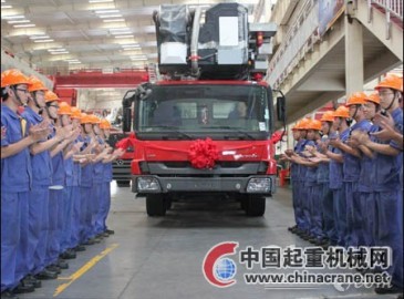 亚洲最高登高平台消防车DG100在徐工问世