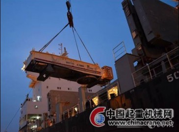 撫挖重工QUY750履帶起重機出口美洲 刷新噸位記錄