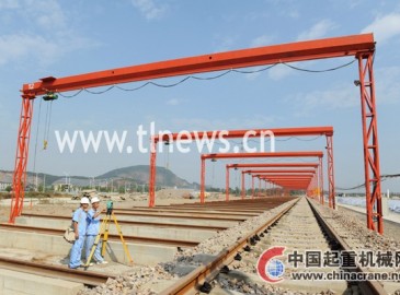 龙门吊助力宁安城际铁路铺轨基地建设
