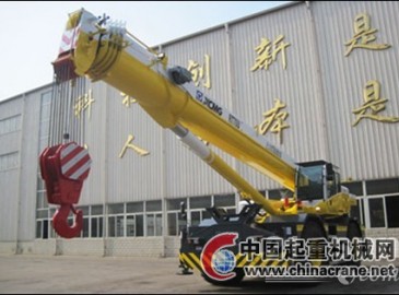 徐工越野輪胎起重機(jī)系列新品RT70U正式亮相大洋彼岸
