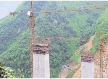乐山市烟峰高架大桥年底将通车