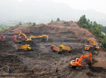 成贵铁路13标段石方开挖工程过半 项目紧张推进