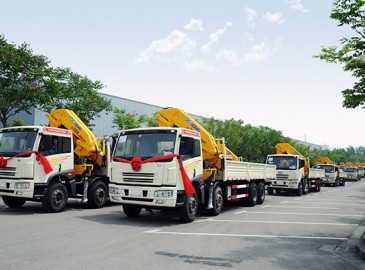 徐工南美項目隨車起重機等400余臺產品首批隆重發(fā)車