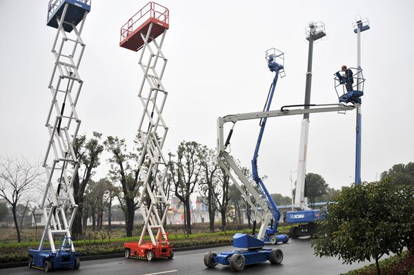 江苏金鼎腾曲臂式高空作业平台车获国家11项