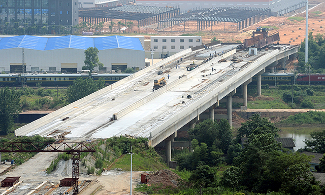 长沙汤家湖路跨京广铁路桥主体完工