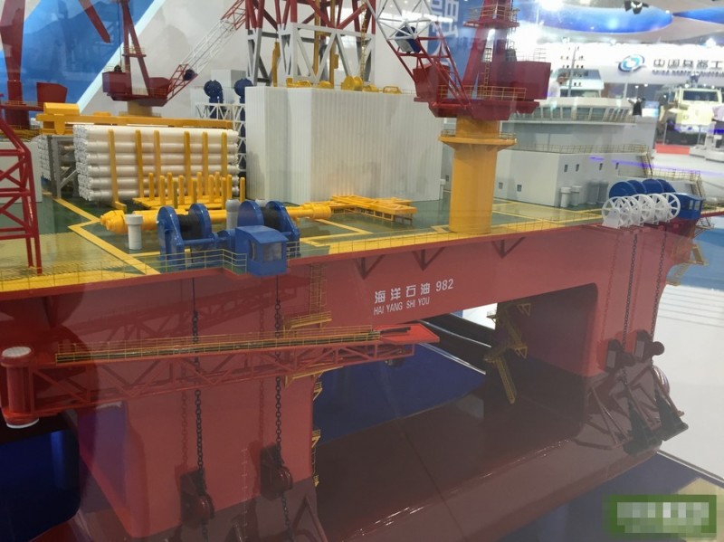 大船集团“海洋石油982”钻井平台开建可与码头、跑道等拼接(图2)