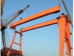 河南豫飞起重机器公司生产的150吨造船门机梧州船厂施工现场