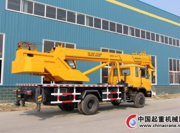 沃尔华2台汽车起重机顺利出口坦桑尼亚