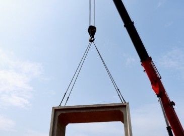 昌九高速公路改擴建項目完成預制鋼筋混凝土箱涵吊裝試驗