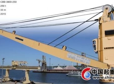 全球第一艘使用利勃海尔CBB3800-250重型船用起重机多用途重吊船在中国交付