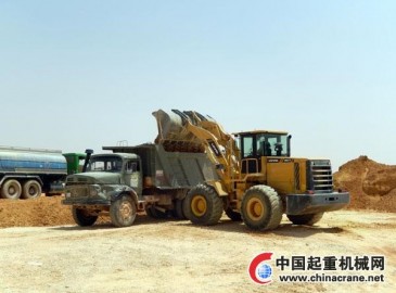 雷沃工程機械設備助力伊朗港口項目建設