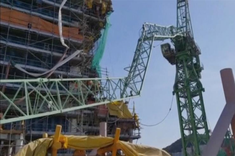 韩国三星重工一造船厂起重机倒塌4