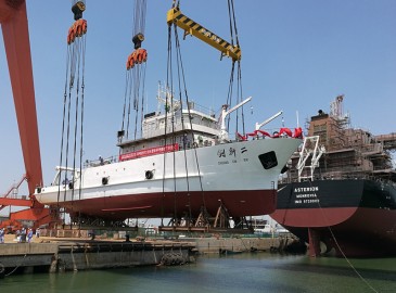 中國科學(xué)院“創(chuàng)新二”號科考船在蓬萊下水