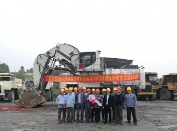 首台利勃海尔R9100矿用挖掘机交付中国客户