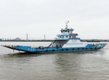 鎮江船廠一天內順利交付兩船