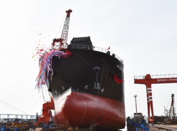 鎮(zhèn)江船廠建造的15000DWT自卸運(yùn)煤船命名下水