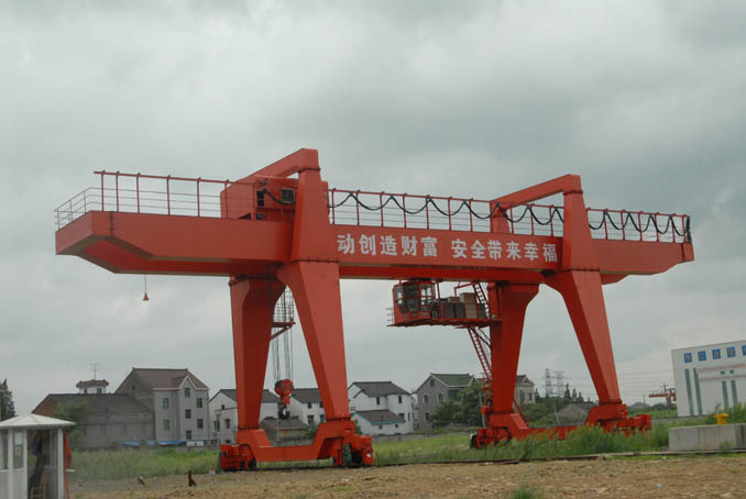 MG型雙梁吊鉤門式起重機(jī)1