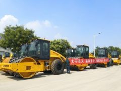 山推壓路機產(chǎn)品批量發(fā)往剛果金市場