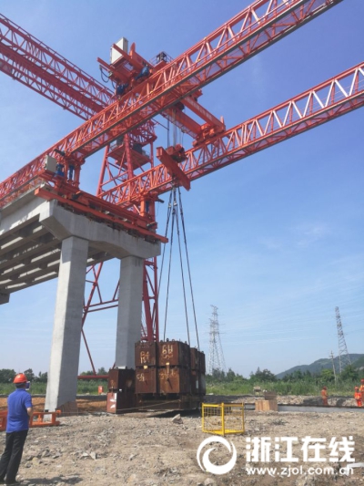省特检院完成宁波舟山港主通道项目一体化架桥机安装监检
