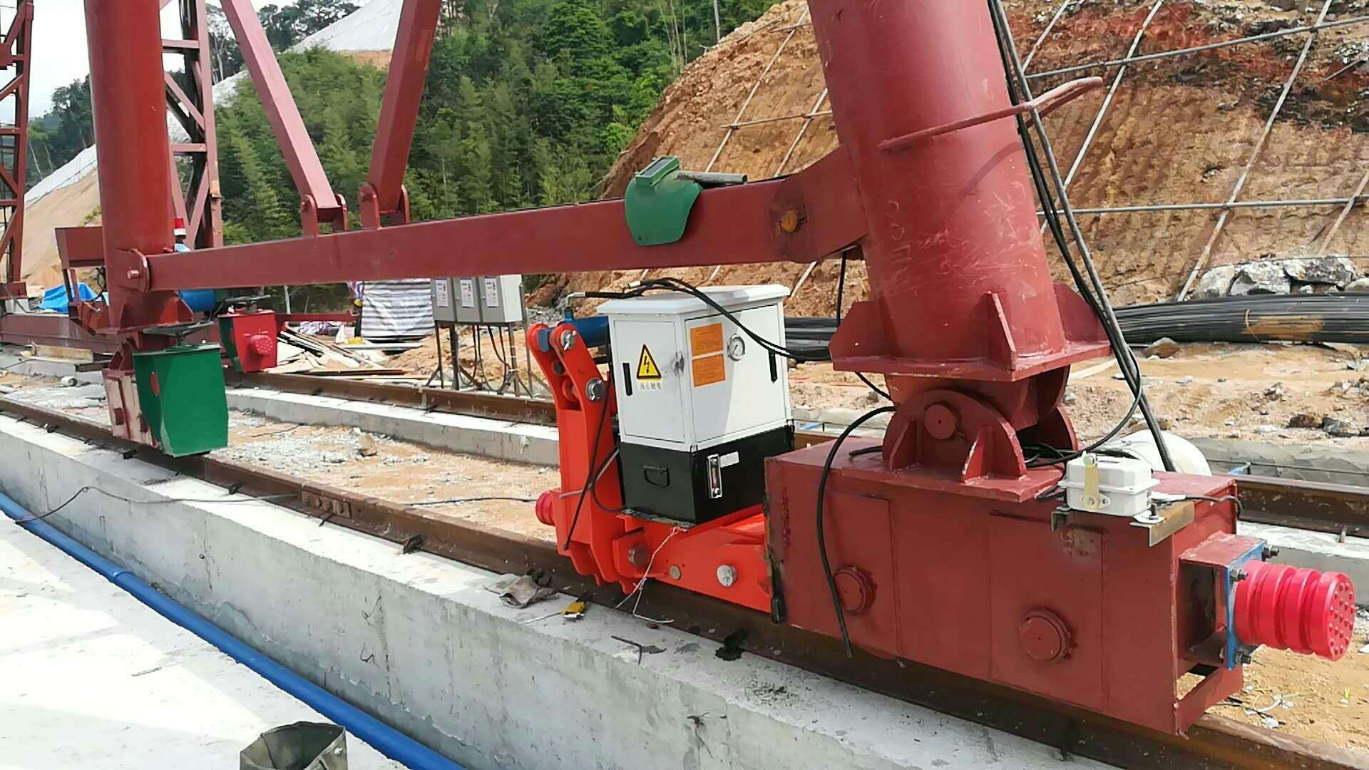 一体式夹轨器__行车防脱轨 防啃轨 河南华研起重机